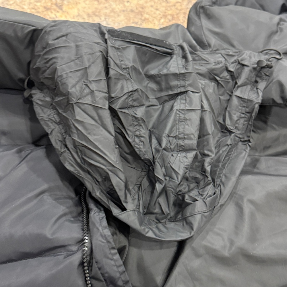 The North Face Men's Dark Puffer Jacket - Picture 17 of 17